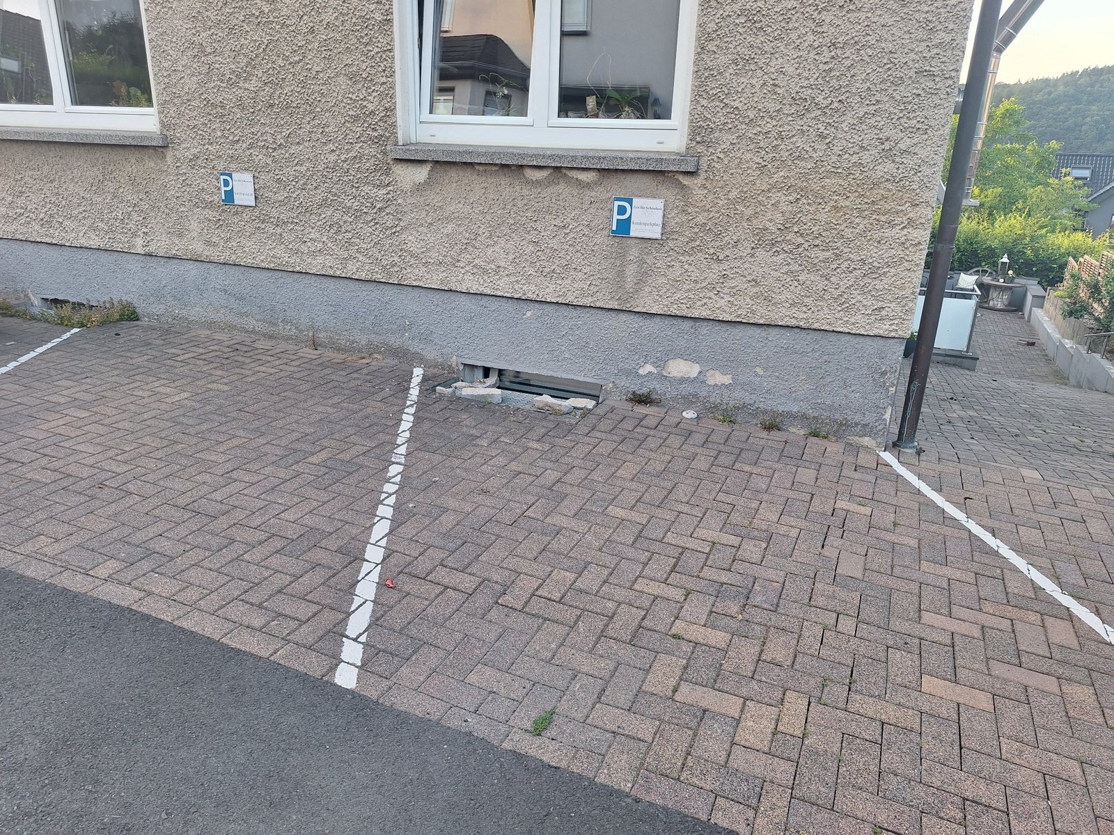 Kundenparkplätze direkt am Gebäude